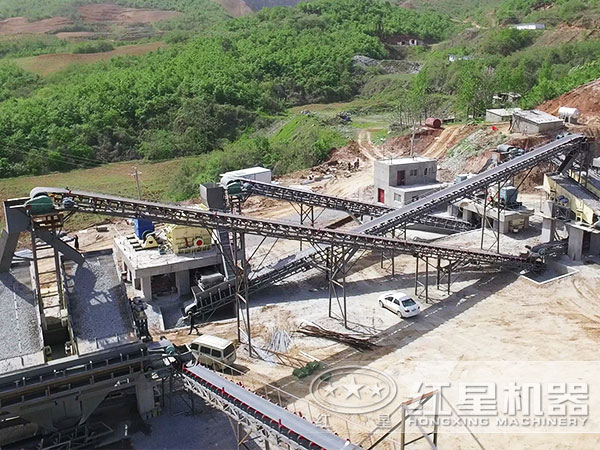 環(huán)保型干法機制砂生產線現(xiàn)場