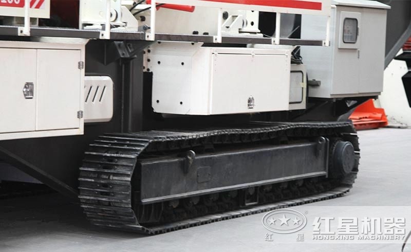 小型履帶石頭破碎機(jī)：履帶液壓驅(qū)動(dòng)，砂廠(chǎng)暢通無(wú)阻
