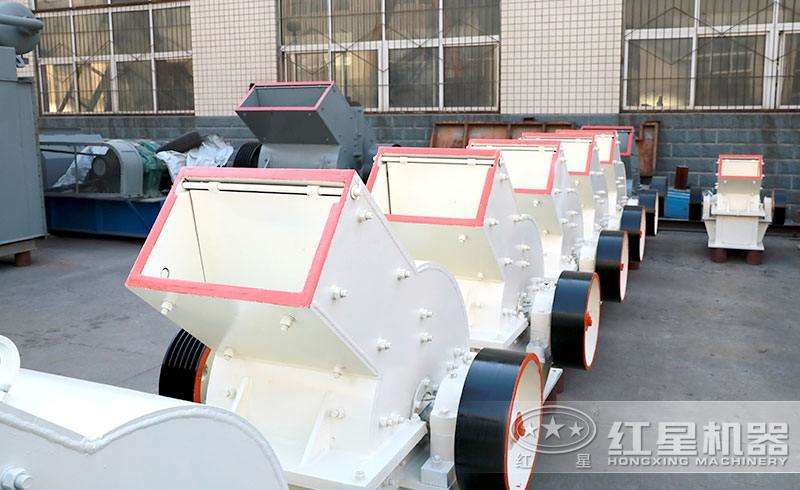 小型錘式破碎機(jī)廠家，現(xiàn)貨提供，可到場(chǎng)帶料免費(fèi)咨詢