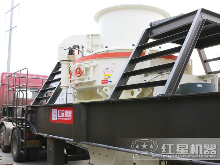 HVI沖擊式移動破碎站，產(chǎn)量70-585t/h，稀油自潤滑