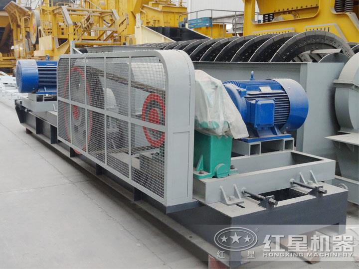 對(duì)輥式破碎機(jī)電機(jī)功率45*2KW，處理能力20-40t/h