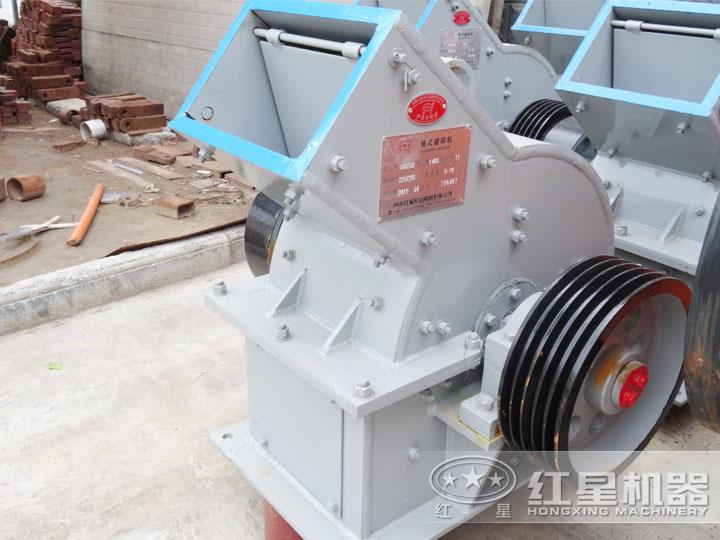 錘式破碎機(jī)，電機(jī)功率6P 55KW，時(shí)產(chǎn)18-40噸