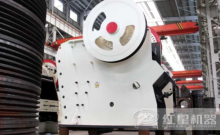 PE顎式破碎機(jī)產(chǎn)量1-2200t/h，排料口10-350mm