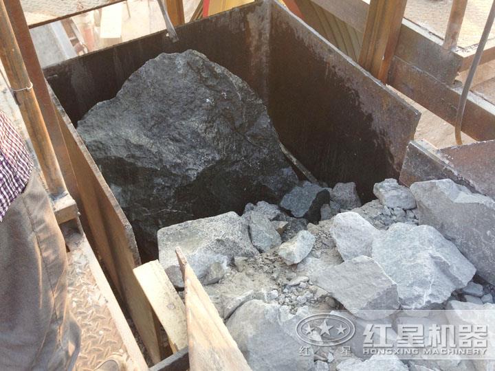 印尼尾礦加工現(xiàn)場(chǎng)，進(jìn)料粒度大，出料5-10mm