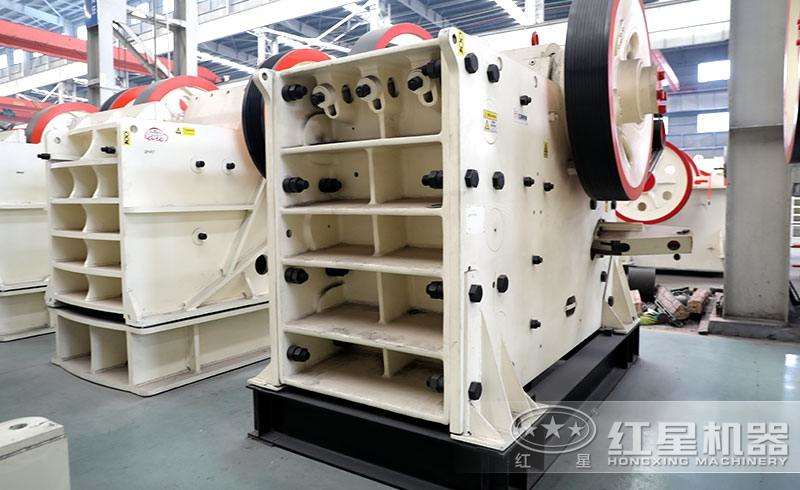 鄂式破碎機(jī)，優(yōu)質(zhì)鋼板鑄成，使用壽命長 style=width:720px; 