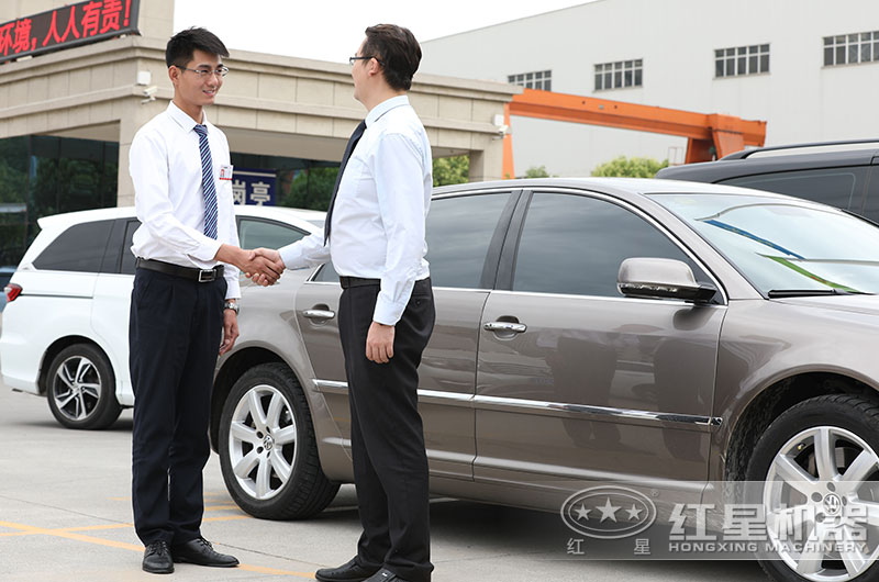 紅星會(huì)派專(zhuān)車(chē)接送客戶(hù)，并有專(zhuān)人講解設(shè)備