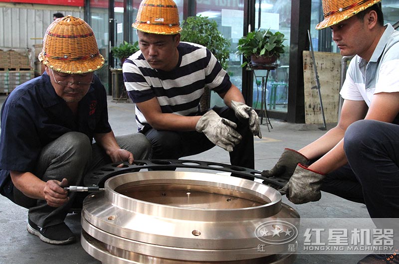 紅星圓錐破碎機(jī)有嚴(yán)格的技術(shù)、質(zhì)量控制